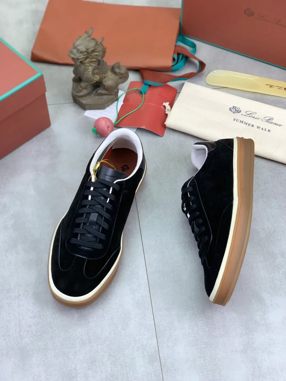 Men's men's shoes 💰P580 New model 💰 The latest casual shoes Loro Piana 💯 Top grade 💯 Buy the original copy 💯 Founded the existing Loro Piana company on April 24, 1924. It is the sixth generation of family operation, providing the best quality products to customers who are discerning about taste and quality. Imported original fly woven fabric with cowhide fabric, plain calfskin lining, hand-stitched thread with cowhide feet, original packaging, high-end outsole, size: 38-45 (customized for 46), 8️⃣ colors available